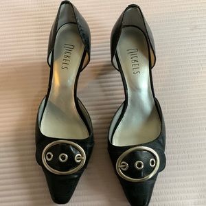 Nickels low heeled black shoe, man-made material, pointy toes. Barely worn